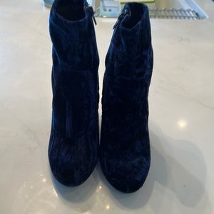 Crushed velvet blue boots